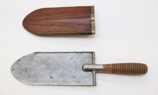 U.S. MODEL 1873 ENTRENCHING TOOL: ENTRENCHING KNIFE - MARKED US ON BOTH GRIP AND SCABBARD Dimensions: