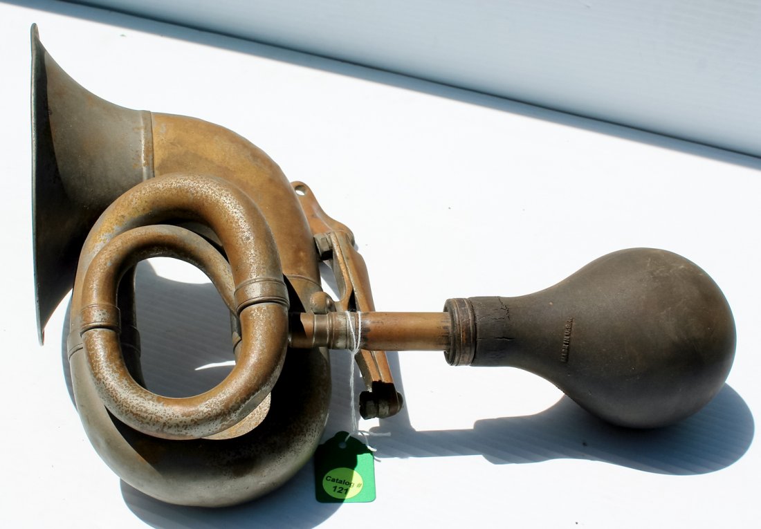ANTIQUE BRASS CAR HORN (1 of 4)