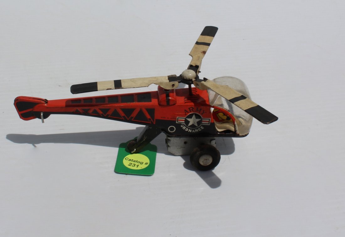 VINTAGE TIN TOY HELICOPTER (1 of 4)