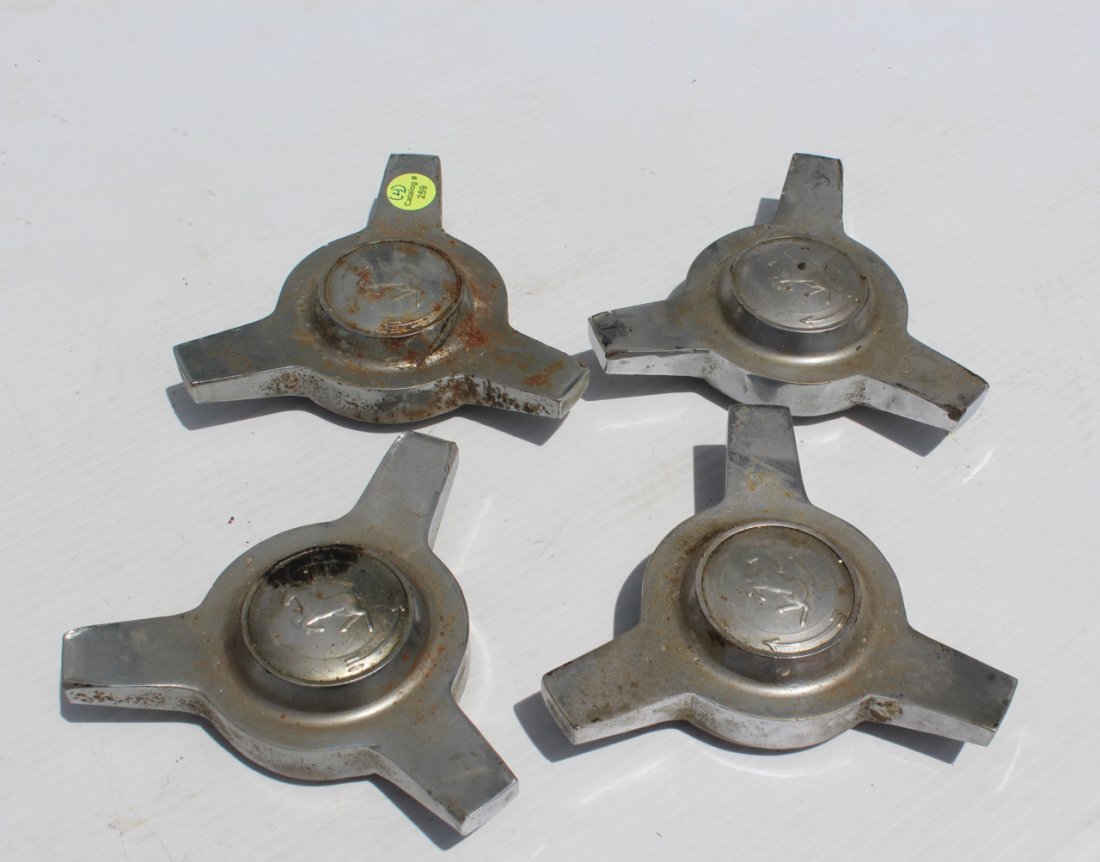 SET OF 4 WHEEL KNOCK OFF HUBS (1 of 5)