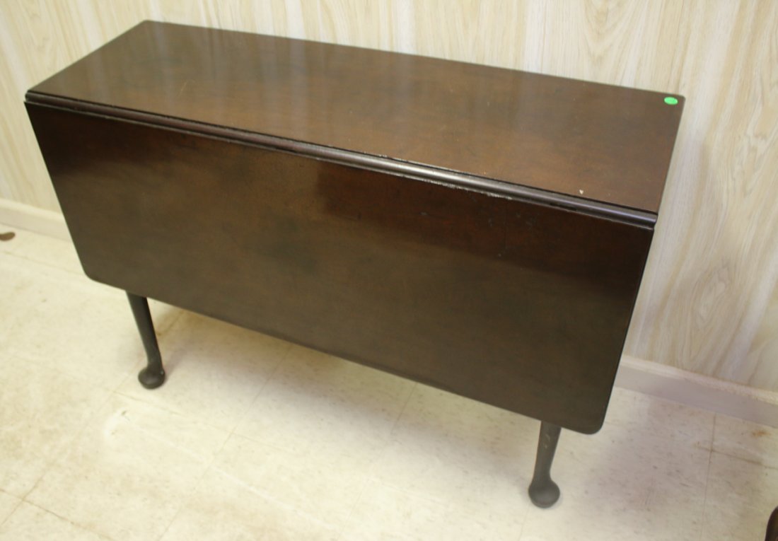 QUEEN ANNE DROP LEAF TABLE: GATE LEG DROP LEAF WITH QUEEN ANNE LEGS - MAHOGANY 40" X 44"X 28"
