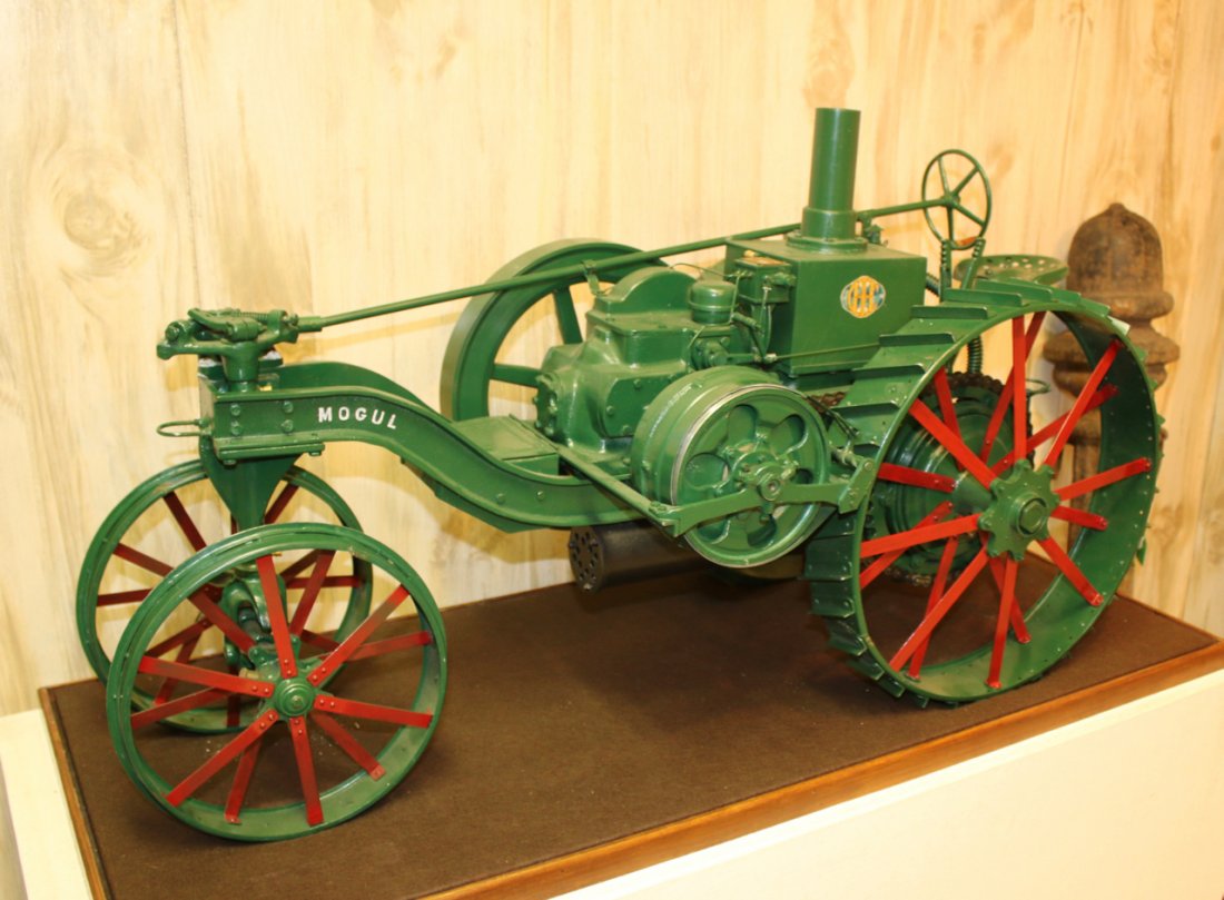 INTERNATIONAL HARVESTER MOGUL (1 of 7)