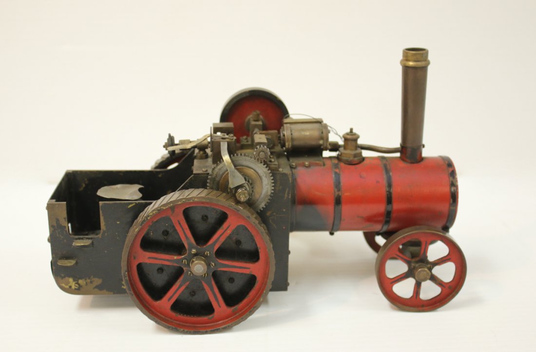 MODEL OF ENGLISH TRACTION ENGINE (1 of 5)