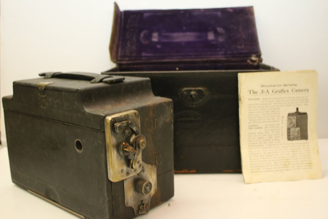 3A GRAFLEX CAMERA, WITH CASE (1 of 3)