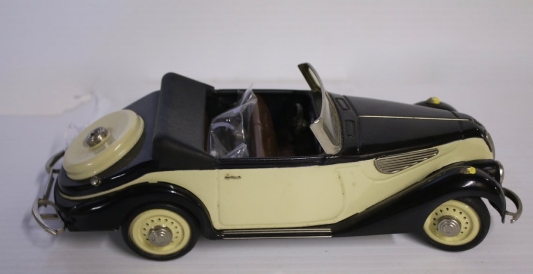 SCHUCO BMW MODEL 327 TOY (1 of 4)