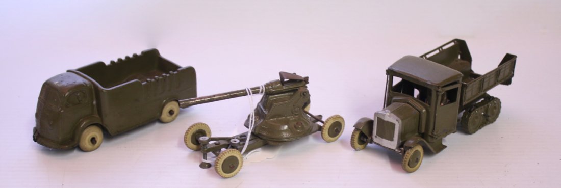 TOY MILITARY LOT: INCLUDING - ARMY TRUCK WITH DRIVER, MACHINE GUN ON FLAT CAR, AND AUBURN RUBBER TRANSPORT 5" TO 6"