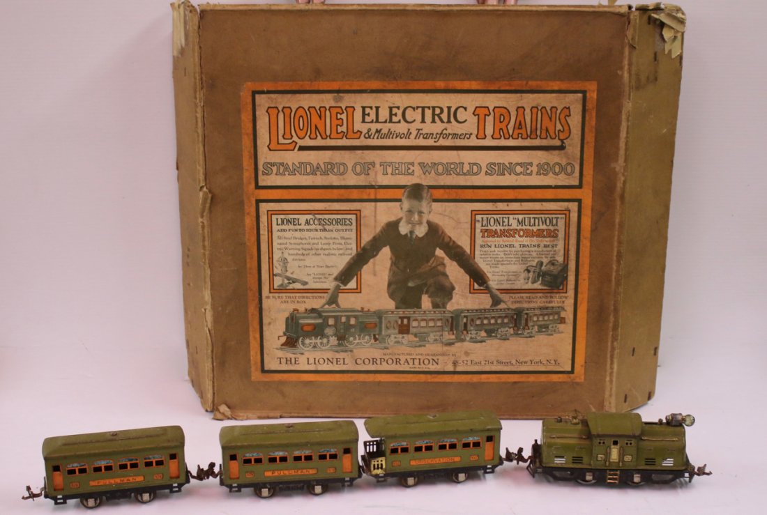 LIONEL TRAIN SET (1 of 5)