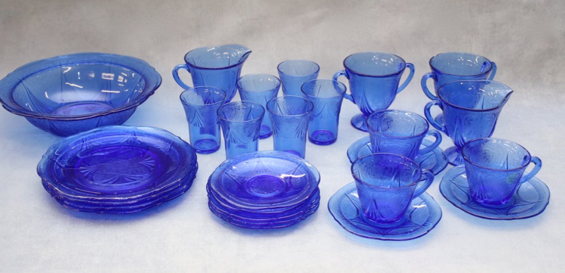 24 PC OF ROYAL LACE COBALT BLUE DEPRESSION GLASS LOT (1 of 2)