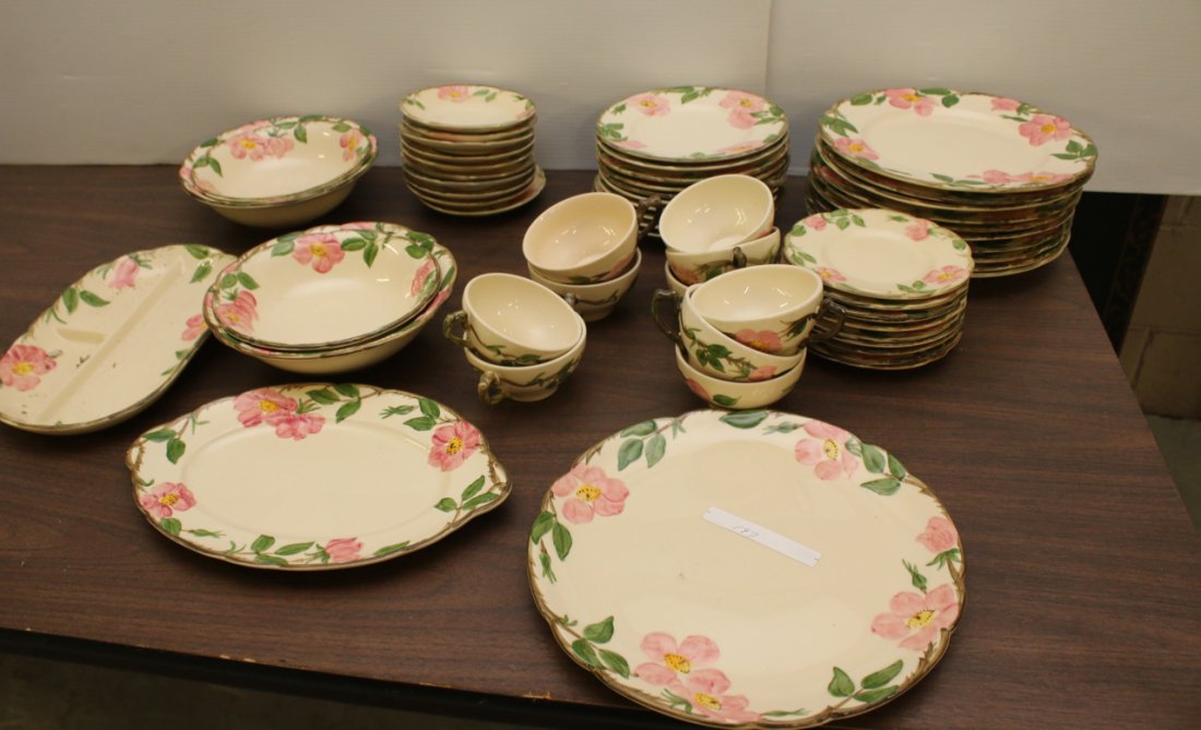 SET OF FRANCISCAN DINNERWARE DESERT ROSE (1 of 2)