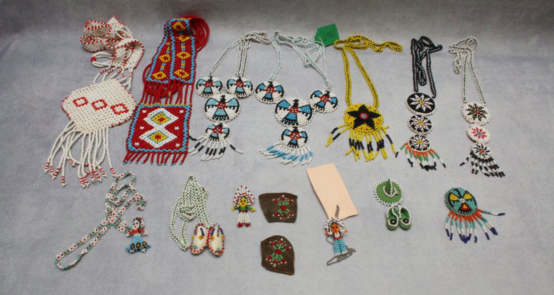 LARGE LOT OF 1950'S INDIAN BEADWORK (1 of 3)