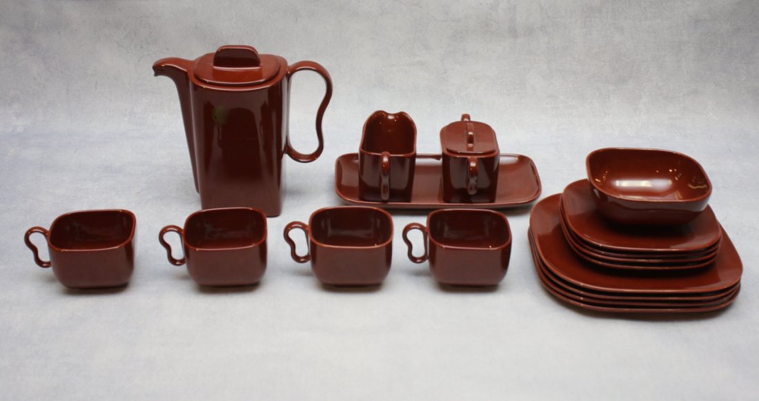 FRANCISCAN LUNCHEON SET (1 of 2)