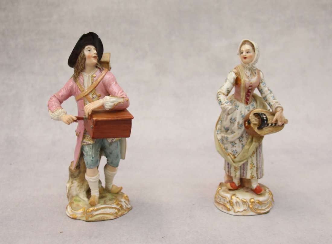 MEISSEN PAIR OF MUSICIANS: UNDERGLAZE CROSS SWORDS WITH IMPRESSED MARK - FEMALE FIGURE 5 1/2"
