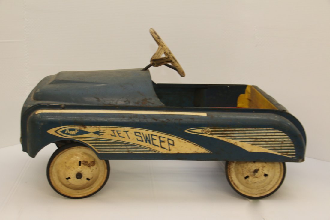 VINTAGE PEDDLE CAR: THE JET SWEEP" - BY; AMF 34