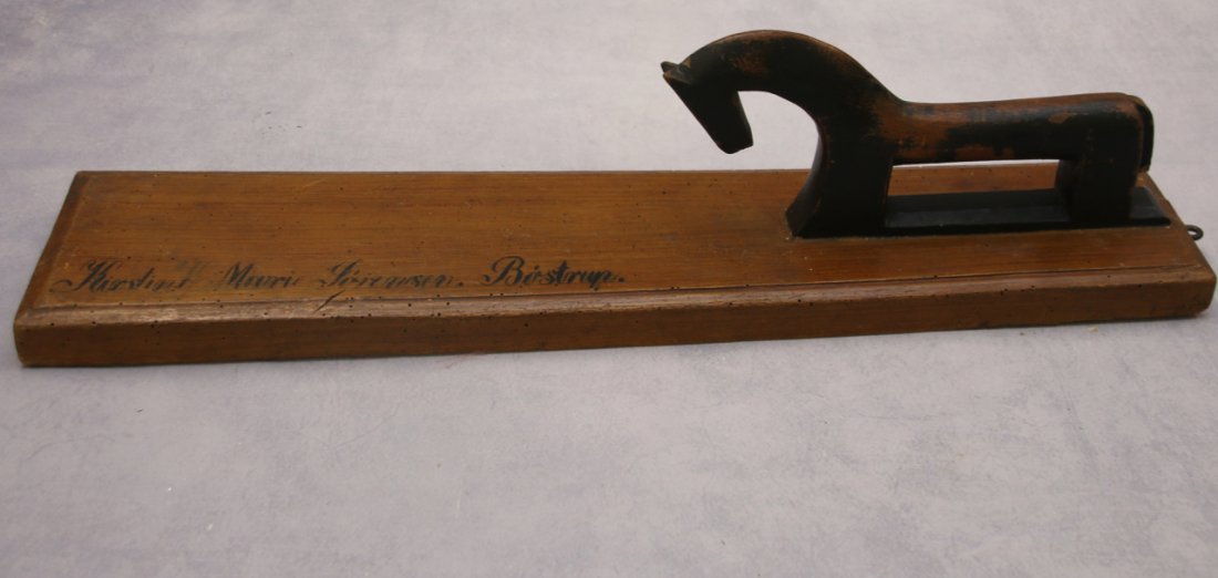 ANTIQUE MANGLE BOARD (1 of 2)