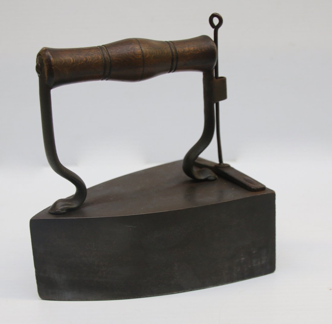 ANTIQUE SAD IRON (1 of 4)