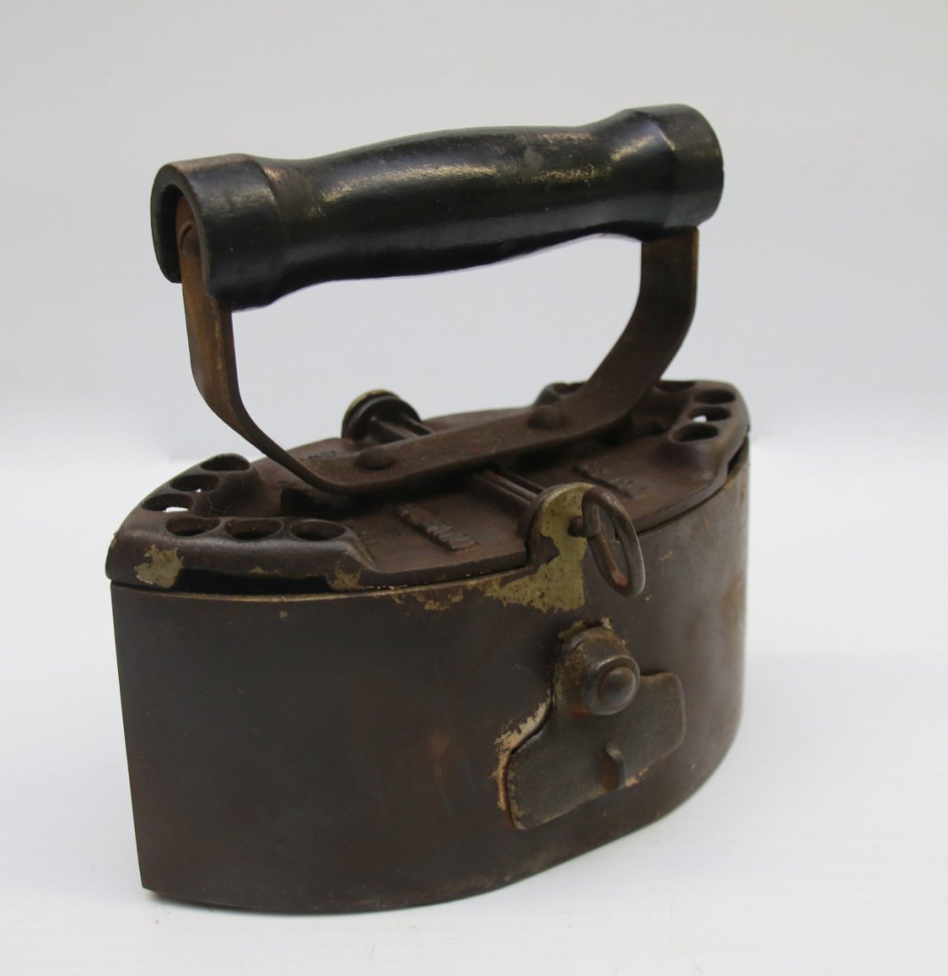 ANTIQUE SAD IRON (1 of 4)