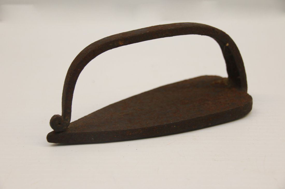 ANTIQUE SAD IRON (1 of 3)