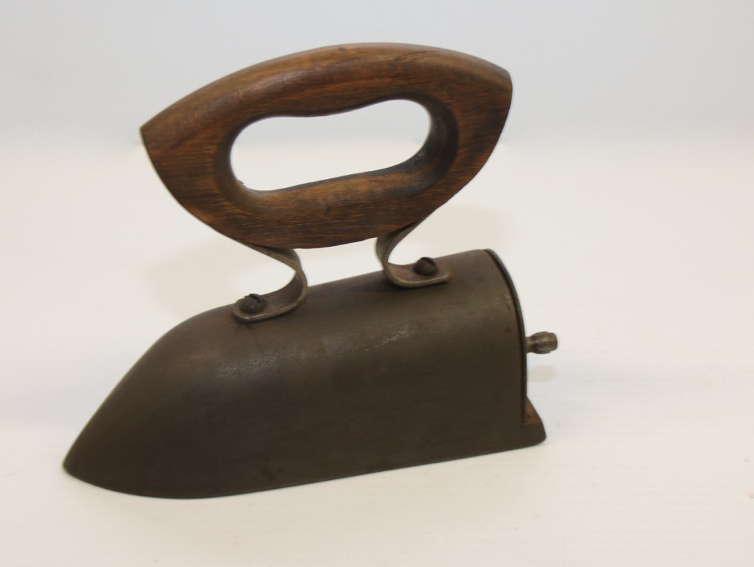 ANTIQUE SAD IRON (1 of 5)