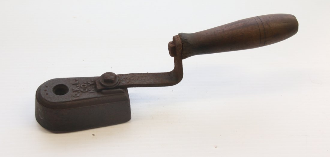 ANTIQUE SAD IRON (1 of 3)