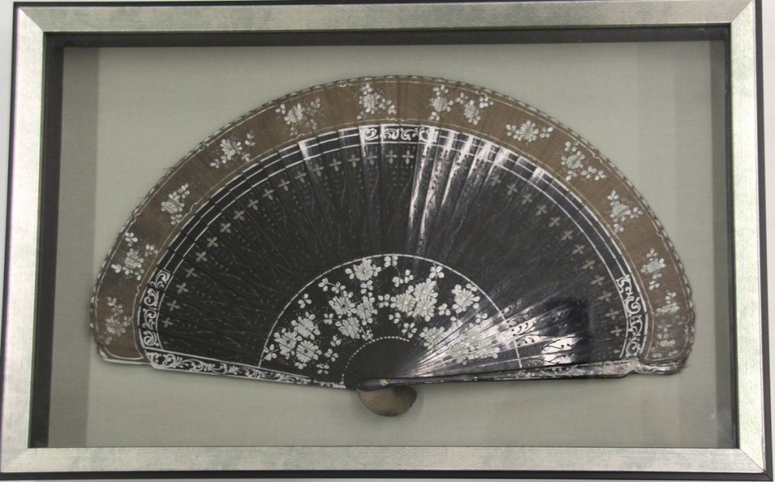 VICTORIAN FAN (1 of 2)
