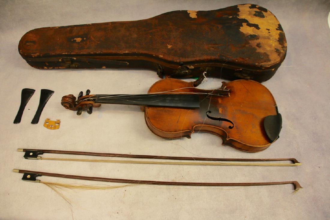 ANTIQUE VIOLIN IN CASE (1 of 6)