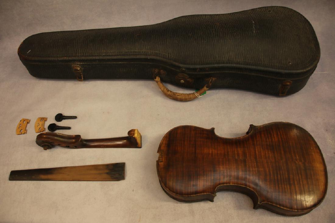 ANTIQUE VIOLIN IN CASE (1 of 3)