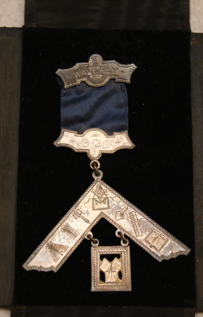 WAVERLY LODGE #301 MASONIC BADGE (1 of 4)