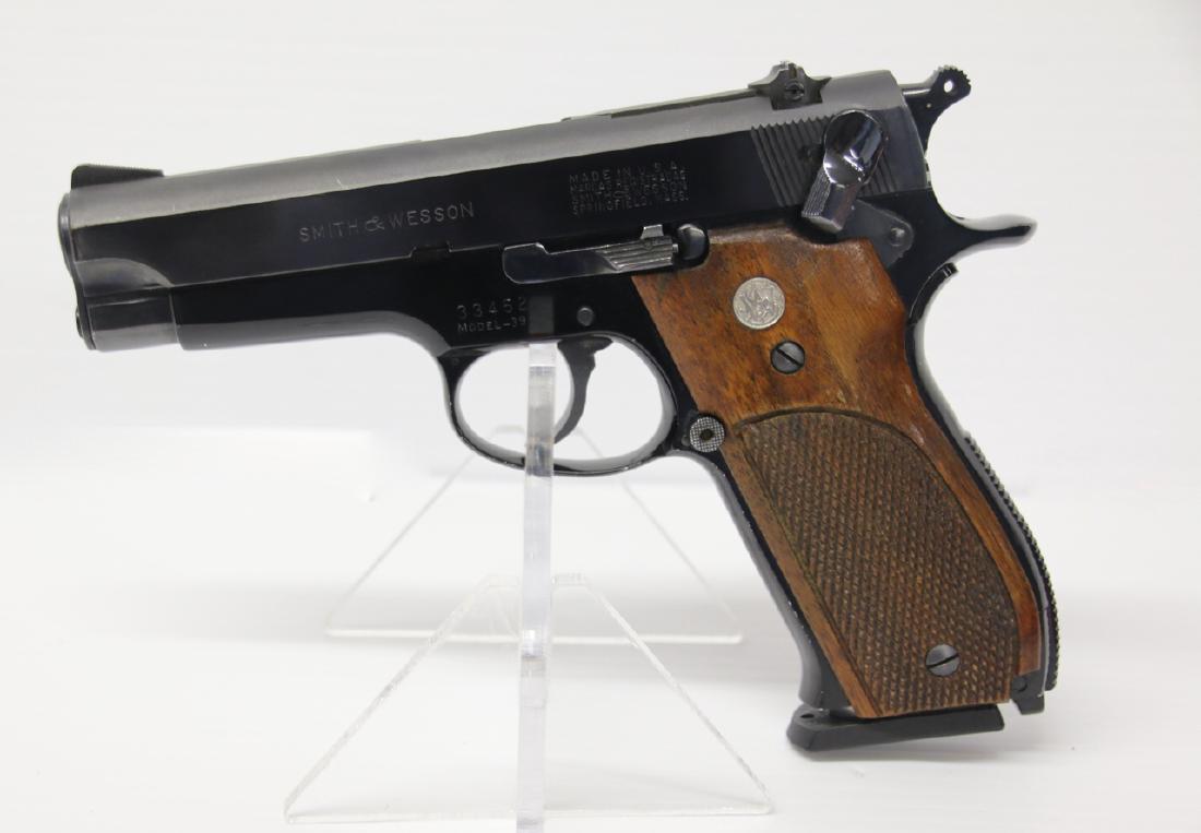 SMITH AND WESSON MODEL 39: SMITH AND WESSON MODEL 39 - 9MM - SER# 33452USED - GOOD OVERALL CONDITION