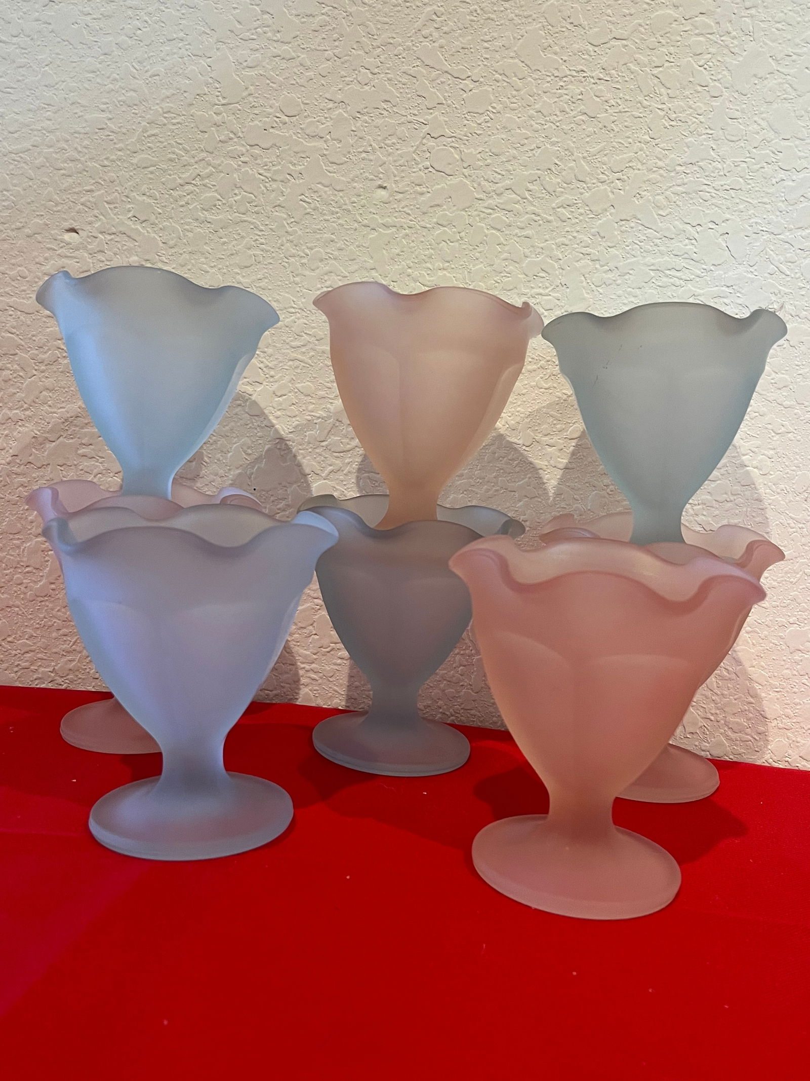 Vintage Indiana Glass Desert Cups, 8 Pieces: Frosted Pink and Blue. Set of 4 Pink and 4 Blue. Good Condition.
