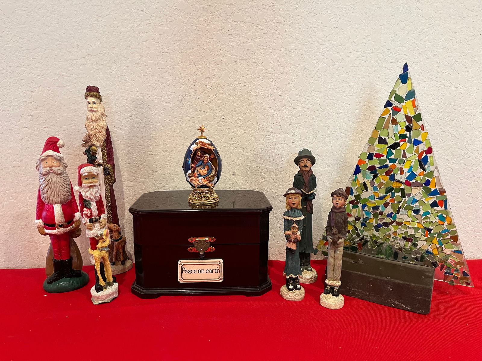 Peace on Earth Music Box Lot, 9 Pieces (1 of 8)