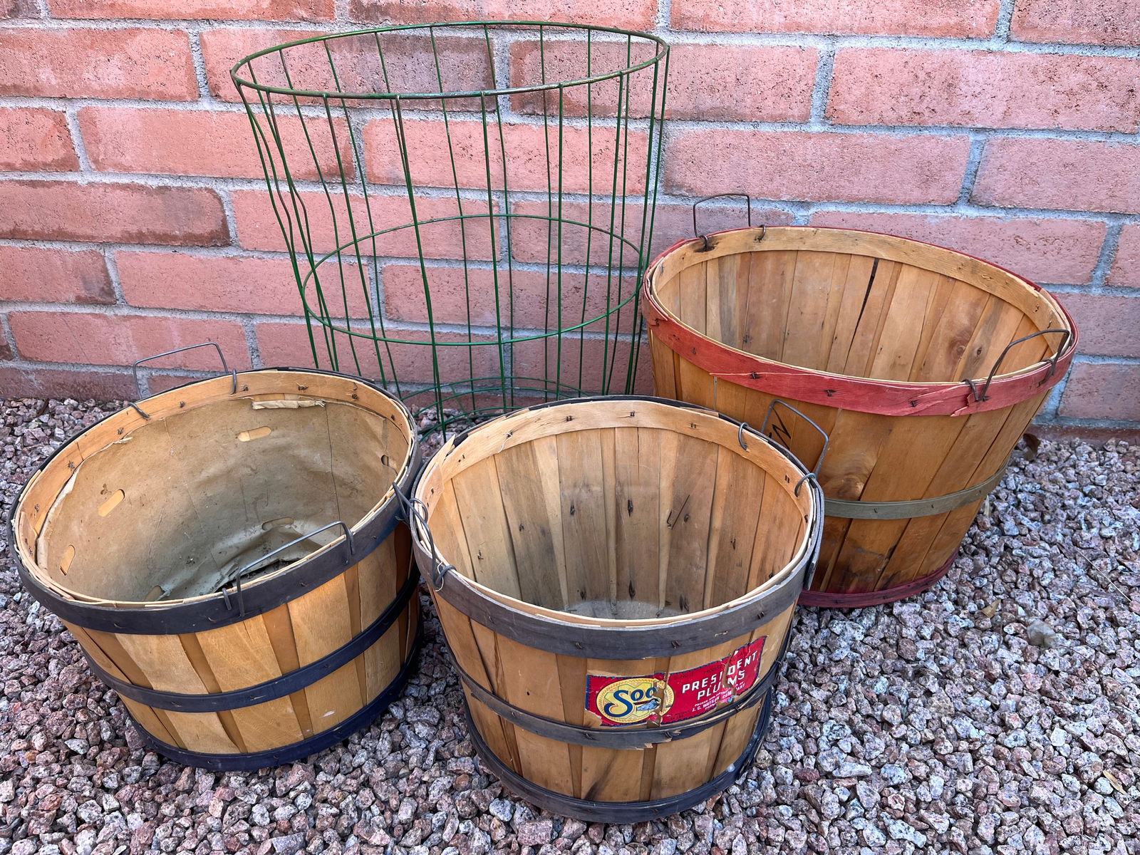 Trash Frame and Vintage Buckets (1 of 4)