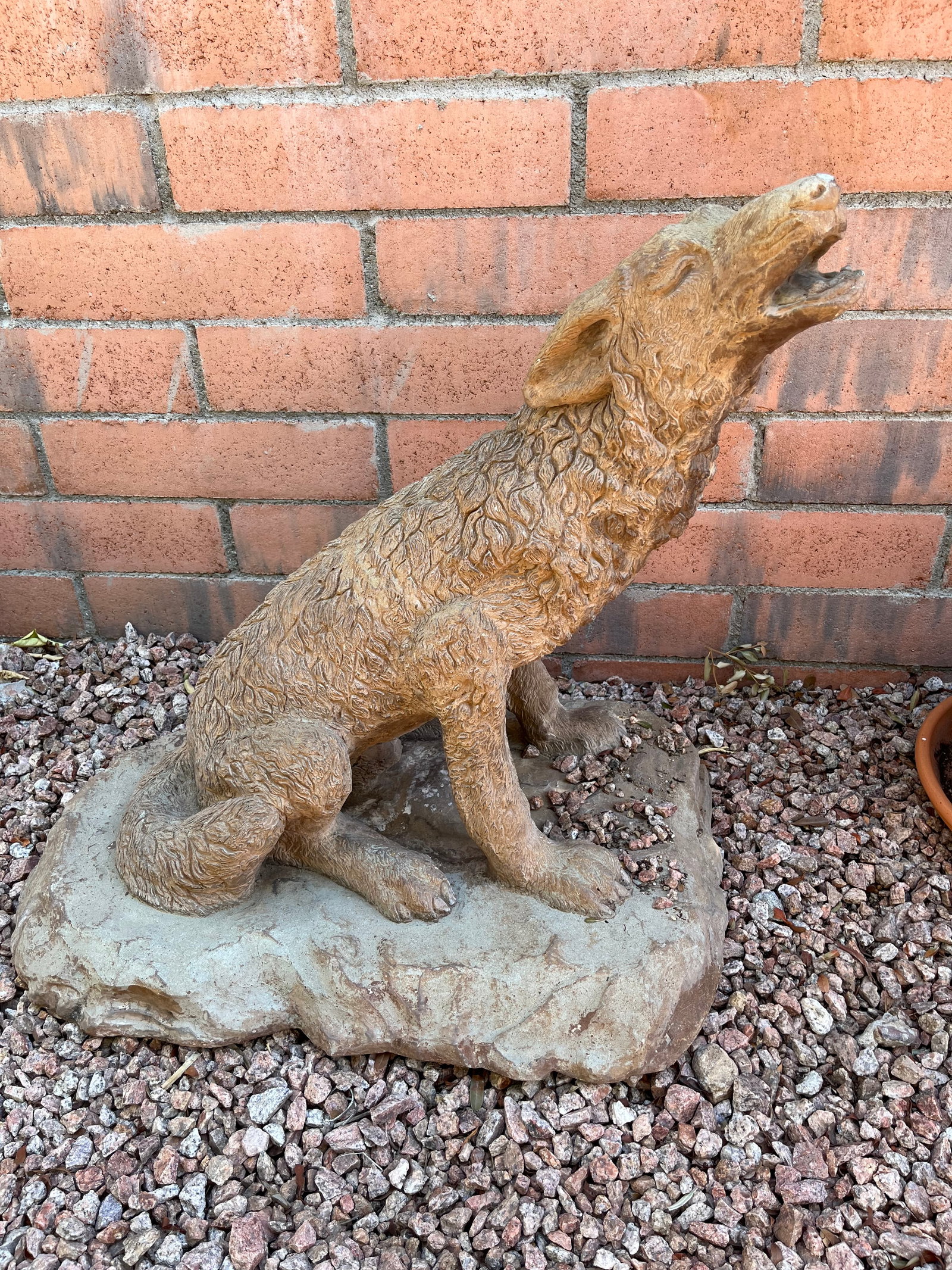 Howling Wolf Garden Art Statue: Concrete. Used Condition. Chip on nose and mouth.