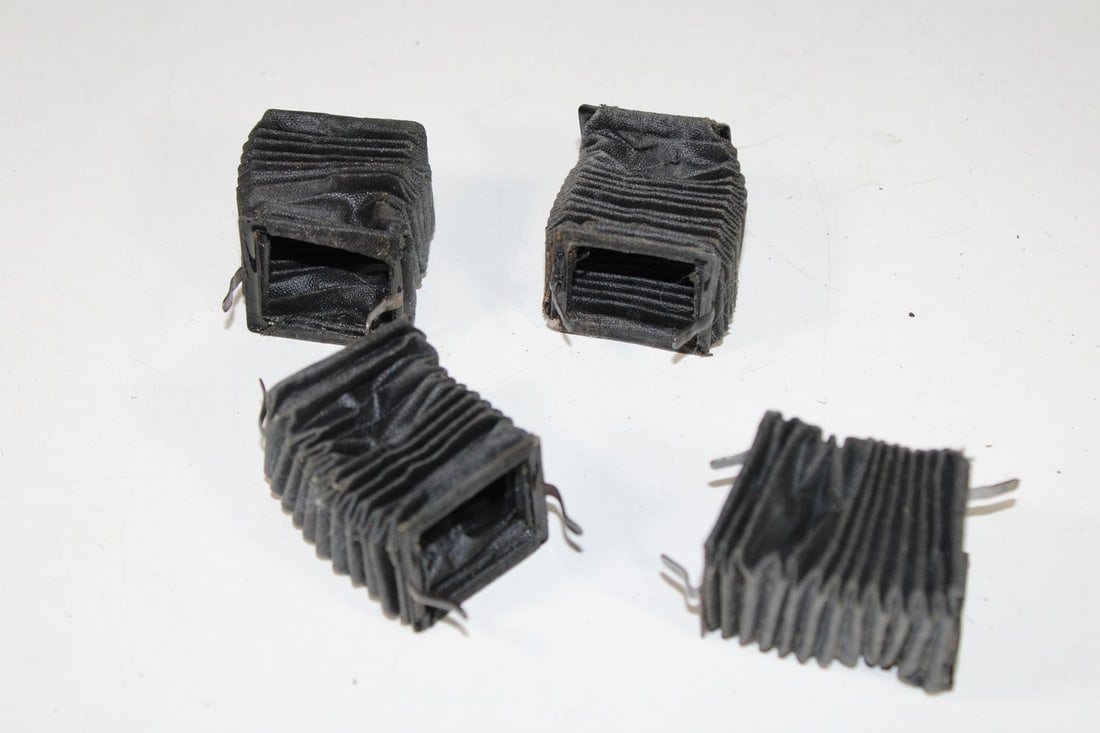 Four Märklin 0-gauge bellows: Four Märklin 0-gauge bellows For 1886 and 1750 series, used, Z 3