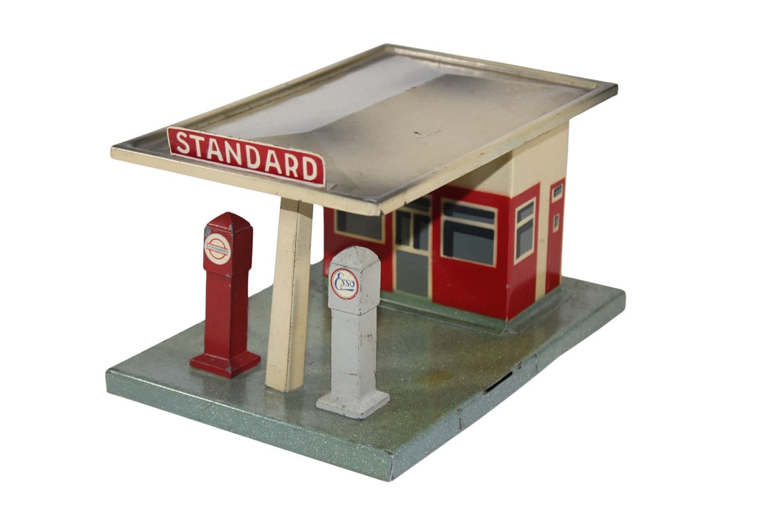 Marklin petrol station 2620 B: Marklin petrol station 2620 B Ramps missing, used, Z 2-