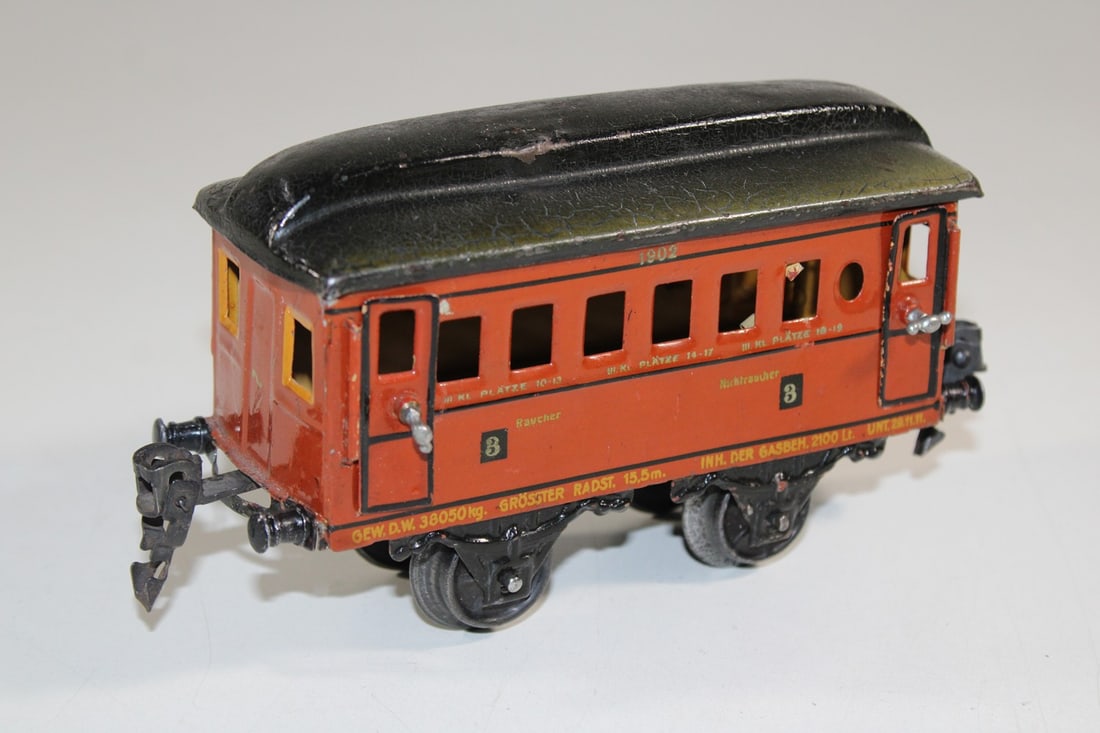 Marklin Gauge 0 passenger coach 1902: Marklin Gauge 0 passenger coach 1902 used, hole in the floor otherwise Z 2-