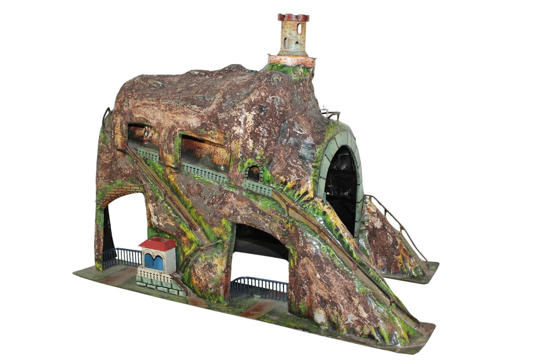 Marklin Gauge 1 tin tunnel 2526/1 "Grosse Achsenstrasse" (1 of 6)
