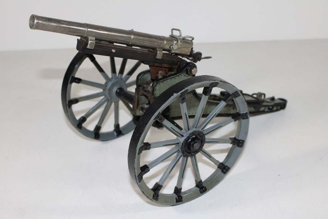 Large Marklin cannon: Large Marklin cannon Very interesting, length approx. 40 cm, Wheels repaired in colour, NV, Z 2-3