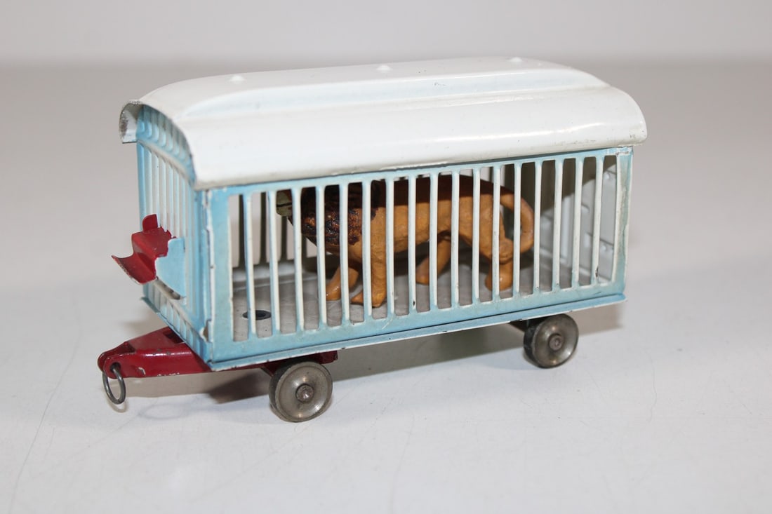 Marklin 0 gauge lion wagon: Marklin 0 gauge lion wagon used, Z 1-2