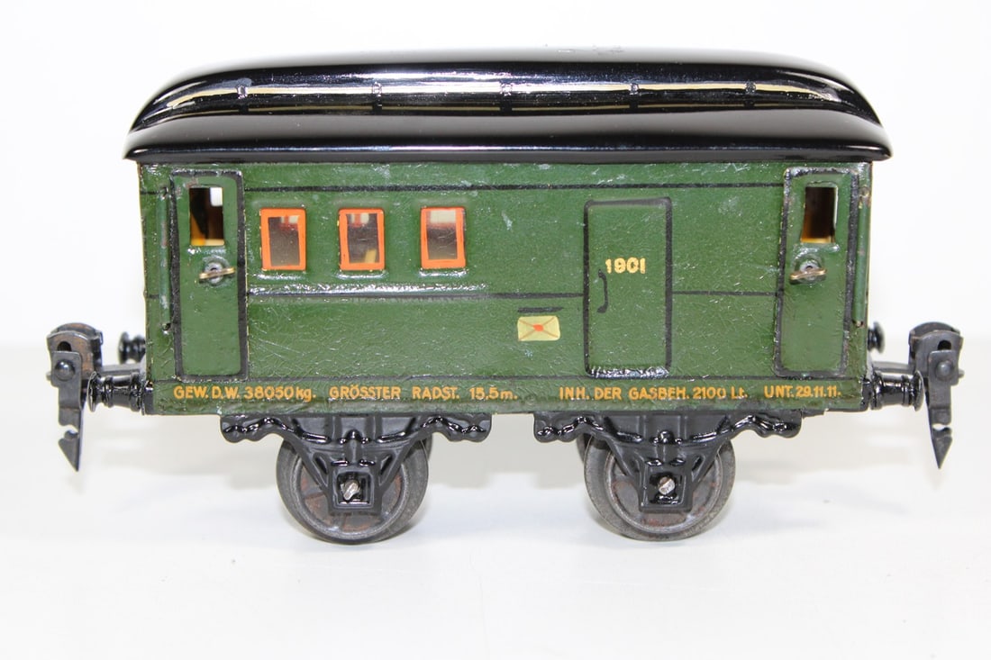 Marklin 0-gauge 1901 pack wagon: Marklin 0-gauge 1901 pack wagon roof and axle bearing covers uel, used, Z 2+