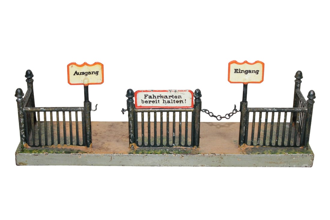 Marklin platform barrier 2635: Marklin platform barrier 2635 Nice condition! Worn, Z 2-3