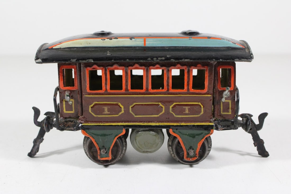 Marklin 0-gauge through coach 1821: Marklin 0-gauge through coach 1821 very nice, very old, covered with clear varnish, LF repaired, used, Z 2