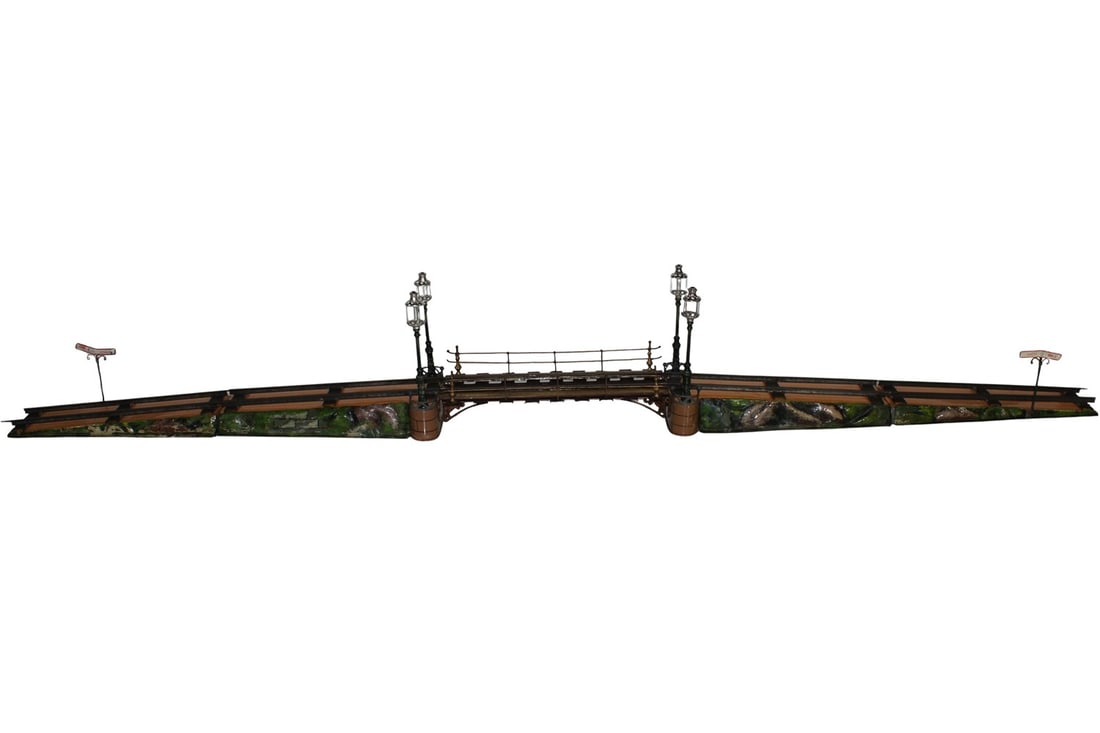 Marklin Gauge 1 antique bridge 2502/1: Marklin Gauge 1 antique bridge 2502/1 very nice condition, very decorative, first version with cast iron decorations from 1895-1898, length 176cm, lamps replaced, used, Z 1-2