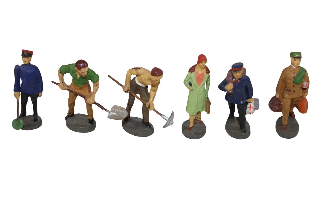 Marklin railway station figures: Marklin railway station figures in very nice condition, height approx. 5.5 cm, used, Z 2