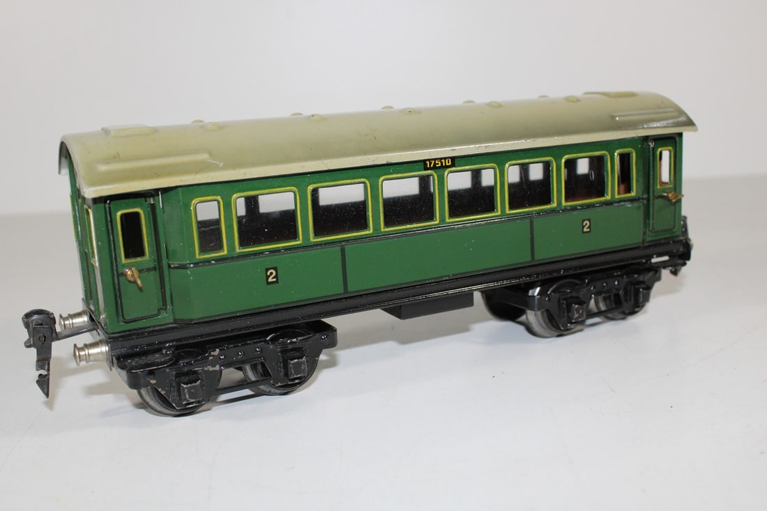 Marklin Gauge 0 passenger coach 1751: Marklin Gauge 0 passenger coach 1751 used, Z 2-