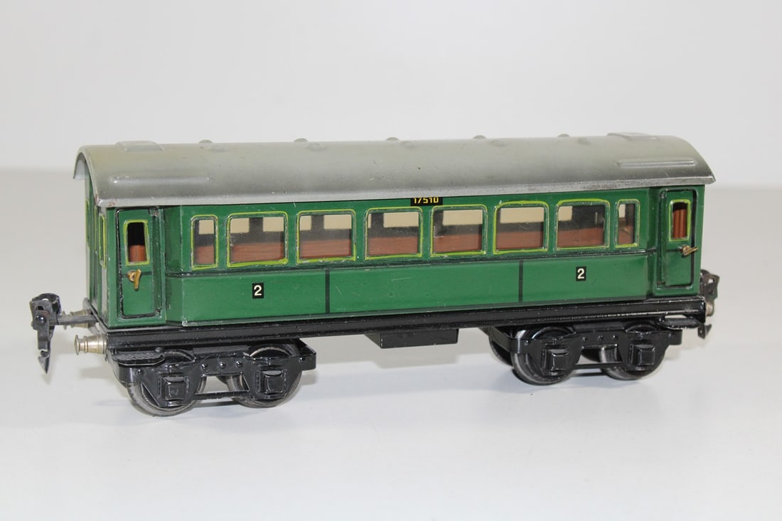 Marklin Gauge 0 passenger coach 1751: Marklin Gauge 0 passenger coach 1751 used, Z 2-