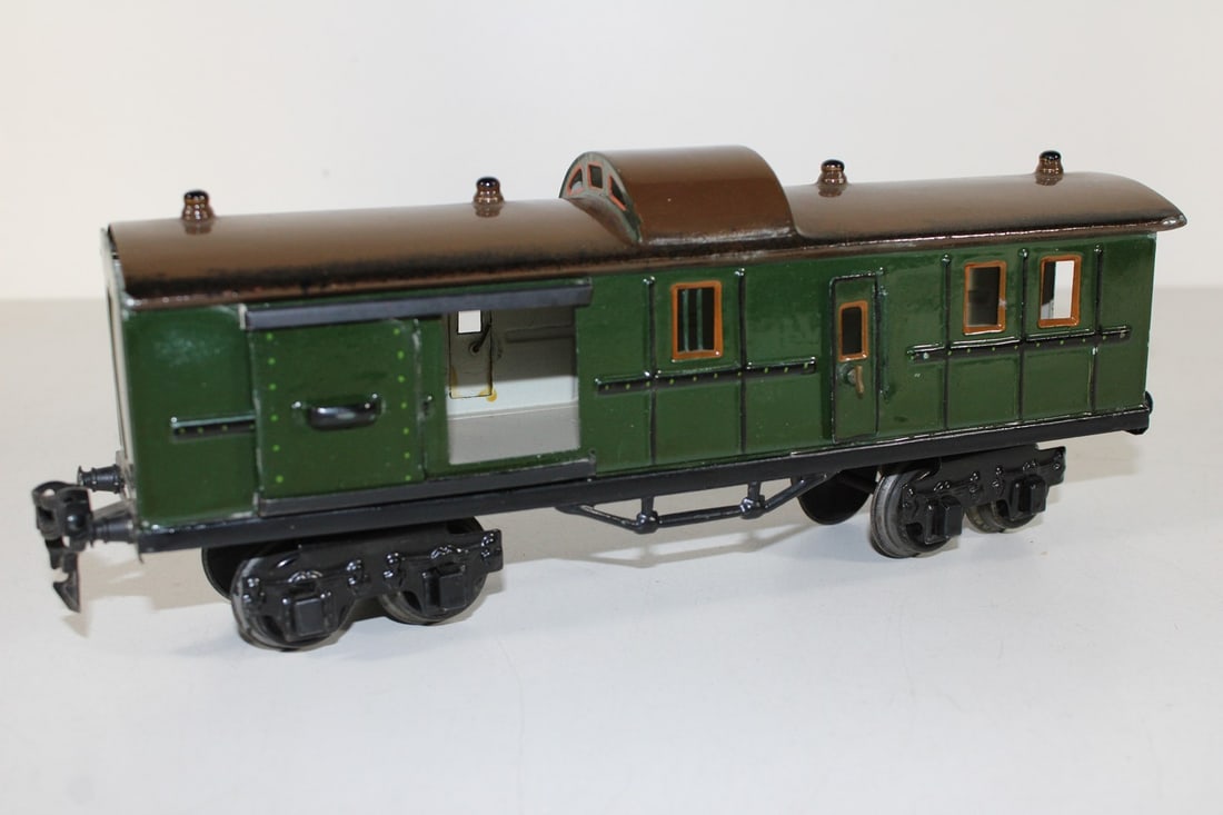 Marklin 0-gauge 1934 pack wagon: Marklin 0-gauge 1934 pack wagon Roof and black area uel, otherwise used, Z 2