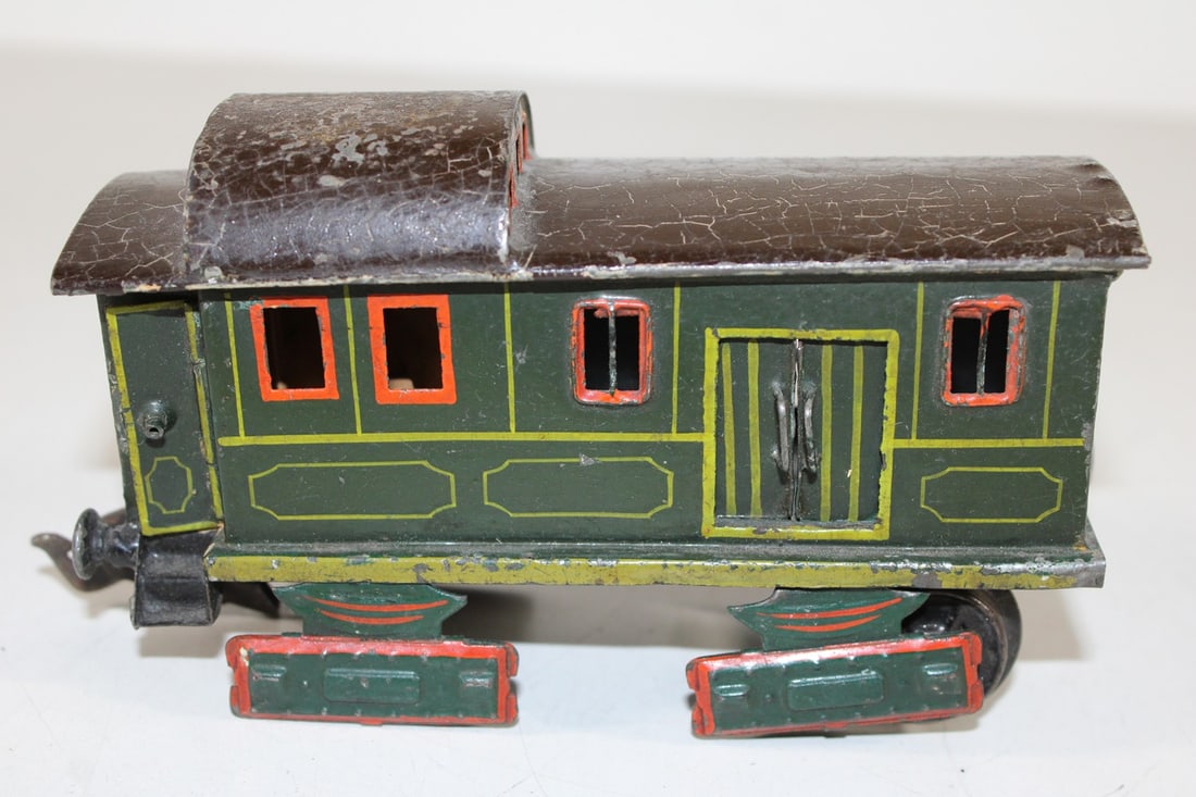 Marklin Gauge 0 Baggage Car 1846: Marklin Gauge 0 Baggage Car 1846 Very rare! Original found condition! 15cm long from 1902-05, some missing parts, used, Z 3