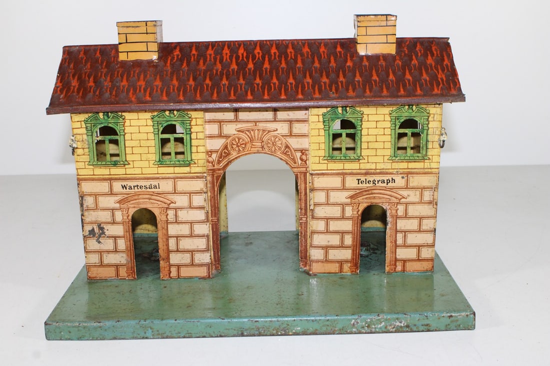 Marklin railway station 2002: Marklin railway station 2002 Original, canopies to hang up missing, LF on base plate, used, Z 3+