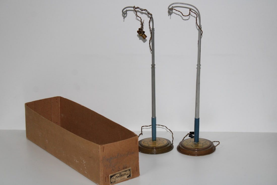 Marklin Leipzig station lamps 2446: Marklin Leipzig station lamps 2446 Original cardboard box without lid, used, NV, Z 2-