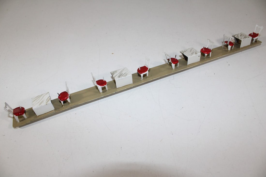 Marklin set of seats: Marklin set of seats for Friedrichshafen railway station, used, Z 1-2